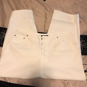 White Capri pants
